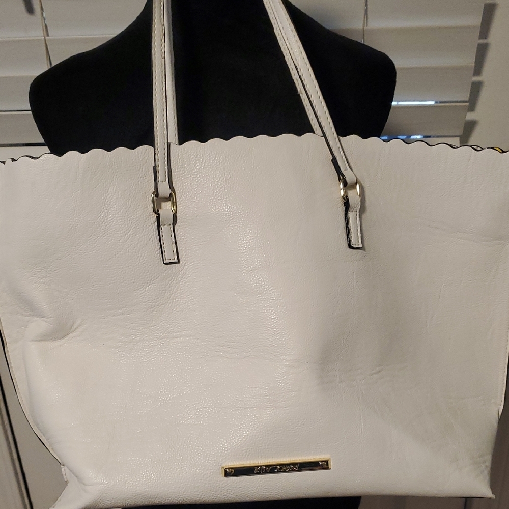 Betsey Johnson White Large Tote Bag with Gold Accents - Picture 4 of 14